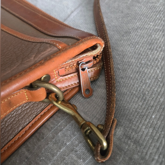 Vintage Dooney & Bourke Crossbody All Weather Leather shoulder bag brown taupe - Picture 7 of 10